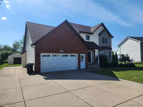 3473 Stevenson Ct, Wheatfield, NY 14120 photo 2