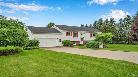 12517 W Schutt Rd, Sardinia, NY 14134