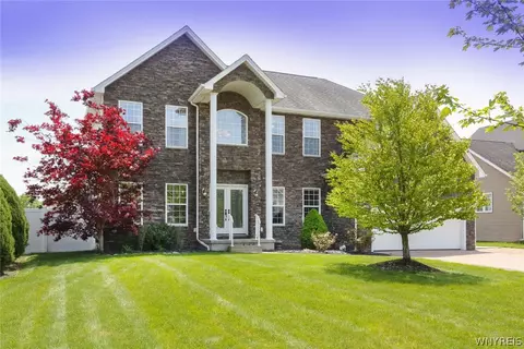 3440 Lakewood Dr, Wheatfield, NY 14120