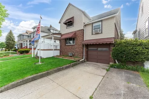 41 Pine Rdg, Cheektowaga, NY 14225