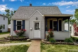 82 Elm Rd, Amherst, NY 14226