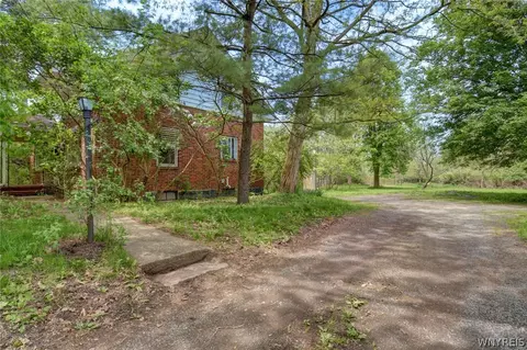 368 Quaker Rd, Aurora, NY 14052
