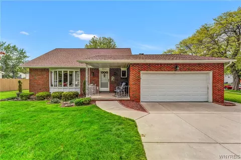 7 Laurie Lea, Amherst, NY 14221