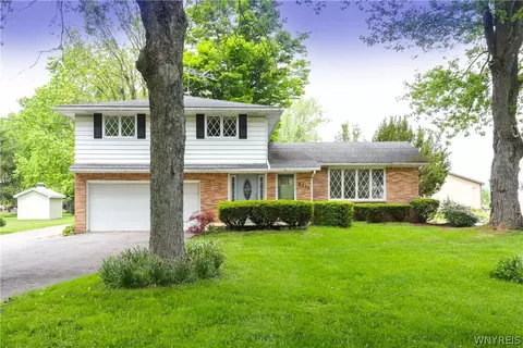 8372 County Rd, East Amherst, NY 14051