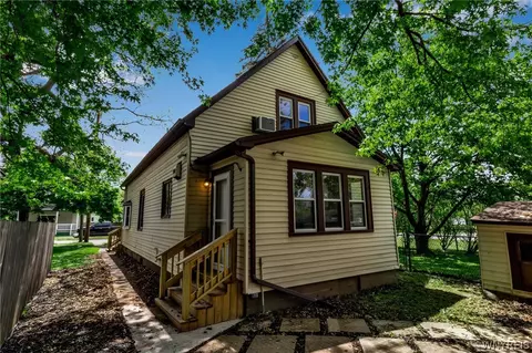6 Center Ave, North Tonawanda, NY 14120