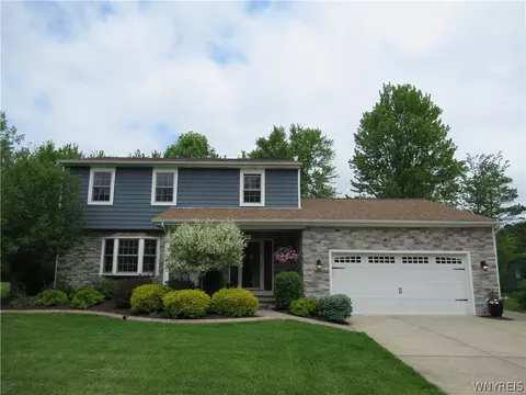 3280 Old Lakeview Rd, Hamburg, NY 14075