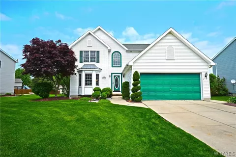 2191 Woodsfield Dr, Lake View, NY 14085