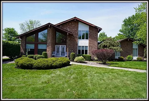 67 Crestwood Ln, Amherst, NY 14221