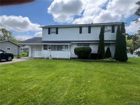 7423 Sunnydale Dr, Niagara, NY 14304
