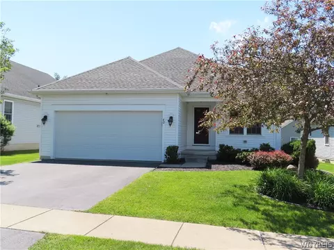 40 Hickory Grove Ln, Cheektowaga, NY 14227