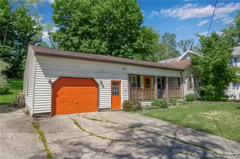302 N Main St, Holland, NY 14080