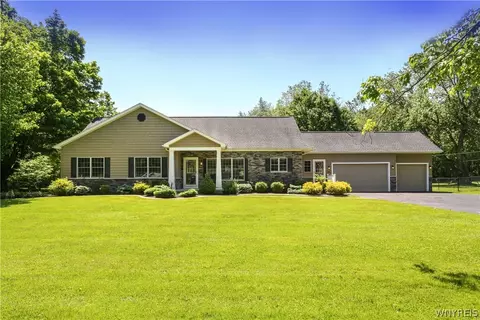101 Brenner Dr, Hamburg, NY 14075