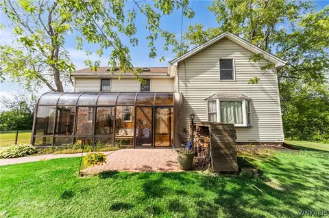 5166 William St, Lancaster, NY 14086