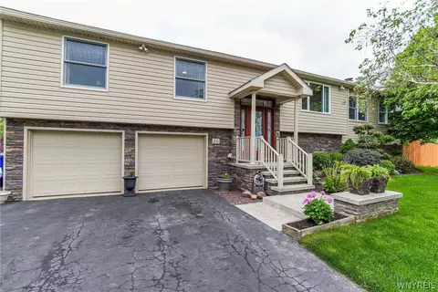 26 Vermont Pl, West Seneca, NY 14224