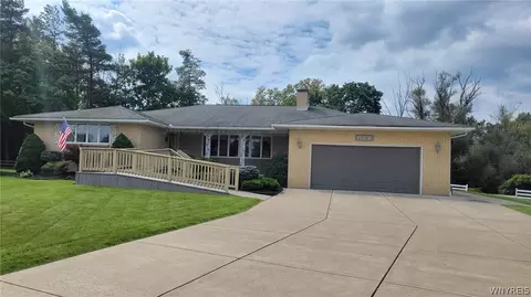 4 Greenbranch Rd, West Seneca, NY 14224