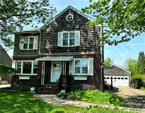 218 Northwood Dr, Buffalo, NY 14223