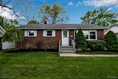 123 S Irwinwood Rd, Lancaster, NY 14086