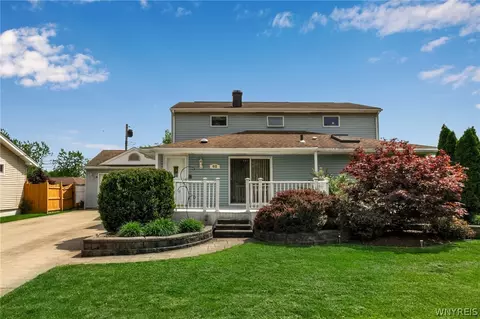 62 Kingsbury Ln, Tonawanda, NY 14150