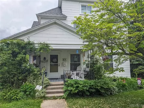38 Bloomingdale Ave, Newstead, NY 14001