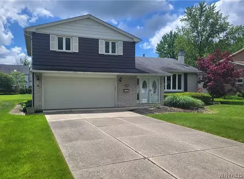 586 Cottonwood Dr, Amherst, NY 14221