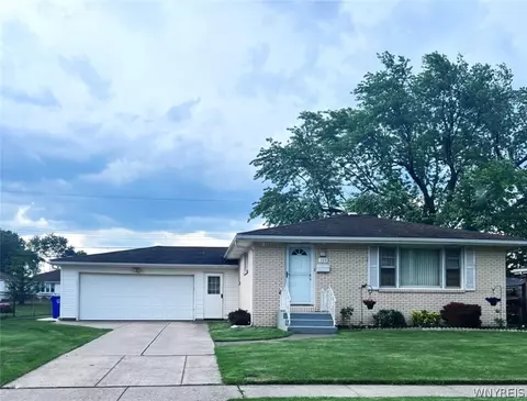 155 Leocrest Ct, West Seneca, NY 14224