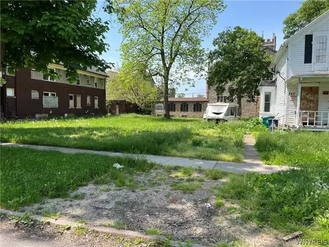 740 8th St, Niagara Falls, NY 14301