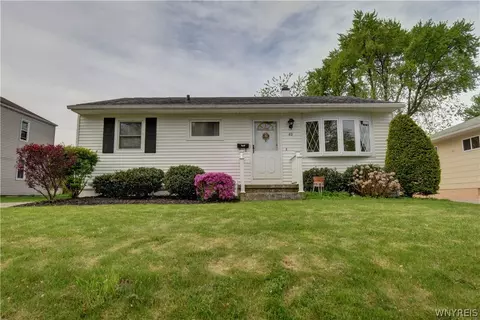 40 Marjorie Dr, Buffalo, NY 14223