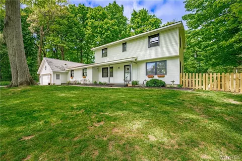 6399 E Lake Rd, Burt, NY 14028
