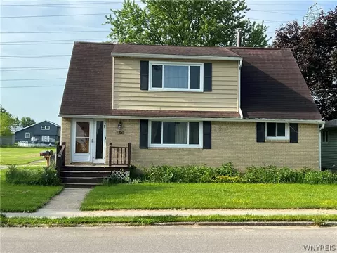 75 Smith Dr, Lackawanna, NY 14218