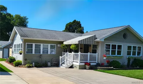 12825 Seneca Rd, Hanover, NY 14081
