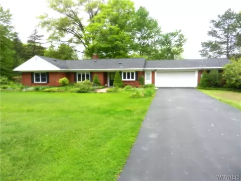 8926 Rockwood Rd, Boston, NY 14025