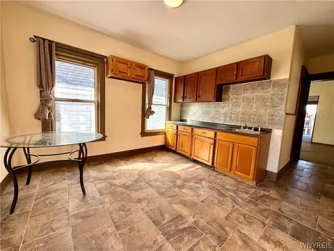 475 7th St, Buffalo, NY 14201 photo 11