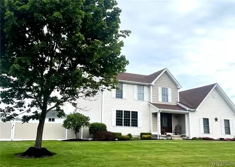 3499 Parkwood Cmn, Hamburg, NY 14075