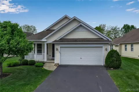50 French Oaks Ln, East Amherst, NY 14051