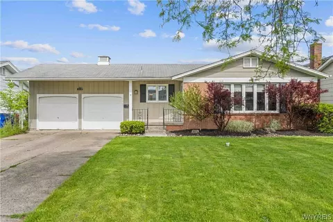 209 Willow Green Dr, Amherst, NY 14228