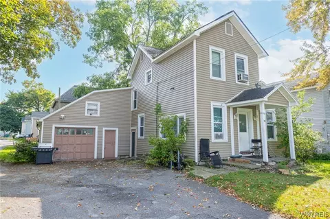 15 Mckinley Ave, Batavia, NY 14020
