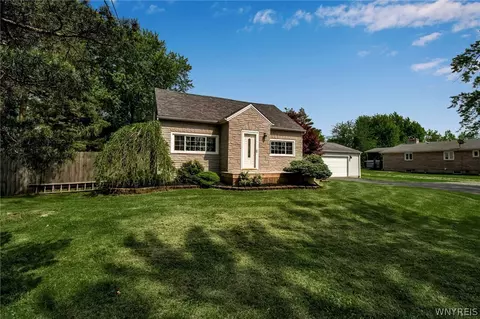 492 Aurora St, Lancaster, NY 14086 photo 2