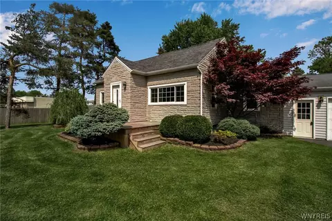 492 Aurora St, Lancaster, NY 14086 photo 4
