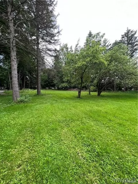 6267 Hamm Rd, Lockport Town, NY 14094