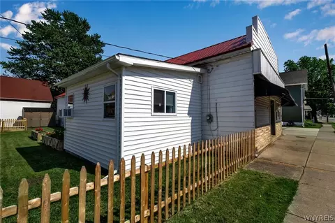 1612 Electric Ave, Lackawanna, NY 14218
