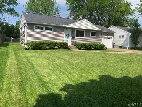 105 Imperial Dr, Amherst, NY 14226