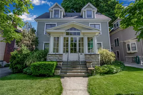 33 Willowlawn St, Buffalo, NY 14214