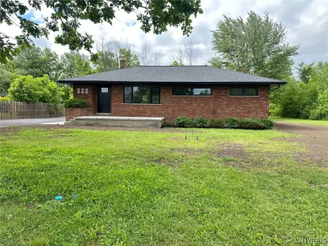 1366 Swann Rd, Youngstown, NY 14174
