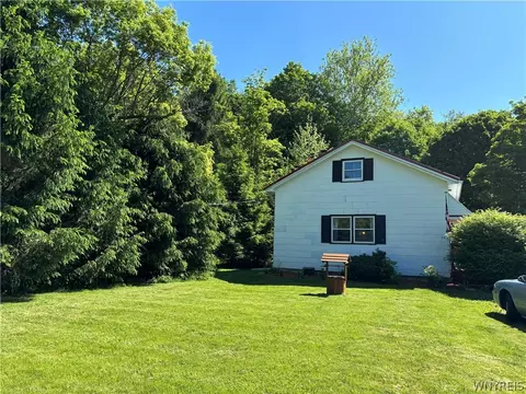 4415 Four Rod Rd, Wales, NY 14052