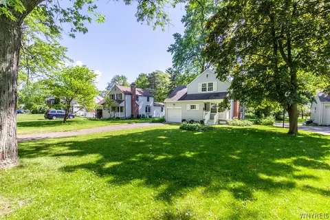 4427 Arondale Dr, Buffalo, NY 14221
