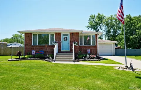 59 Christopher Dr, West Seneca, NY 14224