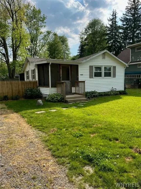 9624 Point Breeze Dr, Evans, NY 14006