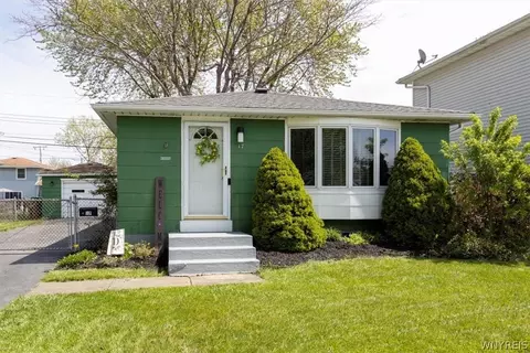 17 Danielle Dr, Cheektowaga, NY 14227