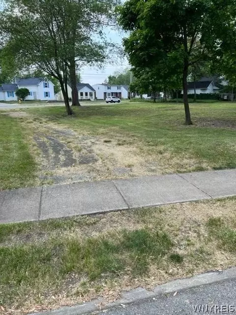 68 Adrian Avenue, Amherst, NY 14226