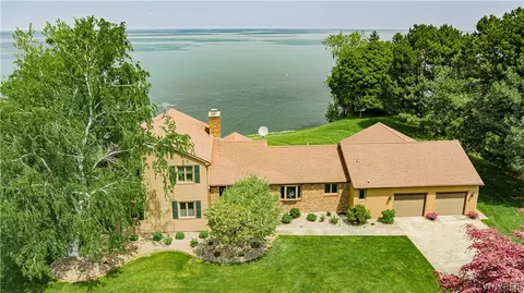 4947 E Lake Rd, Burt, NY 14028